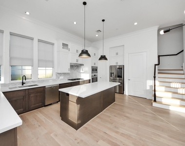 4005 Woodshire Village Estate - Photo Thumbnail 16