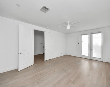 4005 Woodshire Village Estate - Photo Thumbnail 8
