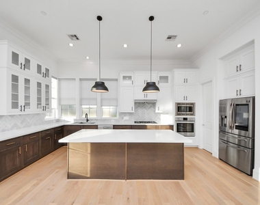 4005 Woodshire Village Estate - Photo Thumbnail 17