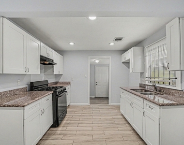 3107 Altoona Street - Photo Thumbnail 6
