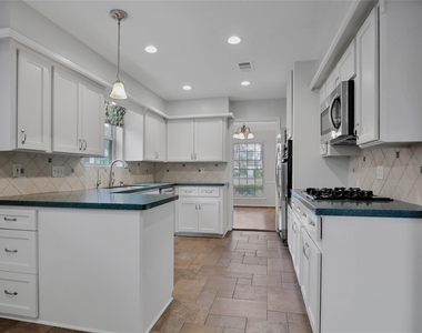 1067 Lehman Street - Photo Thumbnail 8