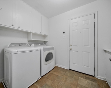 1067 Lehman Street - Photo Thumbnail 6
