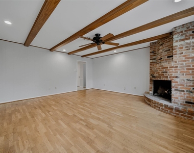 1067 Lehman Street - Photo Thumbnail 5