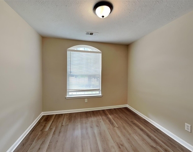 6630 Grant Drive - Photo Thumbnail 16