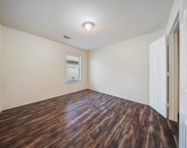 5015 Bridgecrossing Court - Photo Thumbnail 9