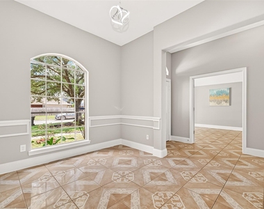 13815 Daehne Drive - Photo Thumbnail 3