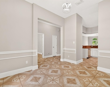 13815 Daehne Drive - Photo Thumbnail 2