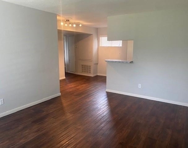 918 Heights Boulevard - Photo Thumbnail 2