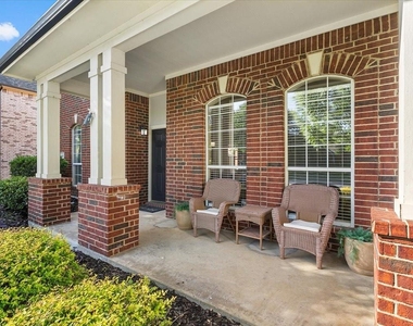 1121 London Drive - Photo Thumbnail 7