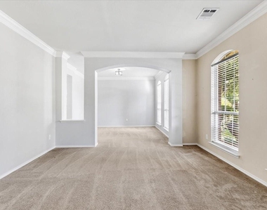 1121 London Drive - Photo Thumbnail 10