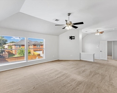 1121 London Drive - Photo Thumbnail 28