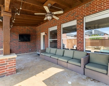 1121 London Drive - Photo Thumbnail 44