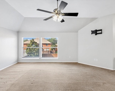 1121 London Drive - Photo Thumbnail 27