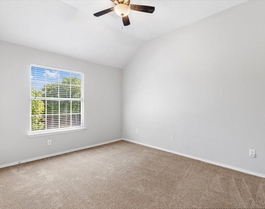 1121 London Drive - Photo Thumbnail 35