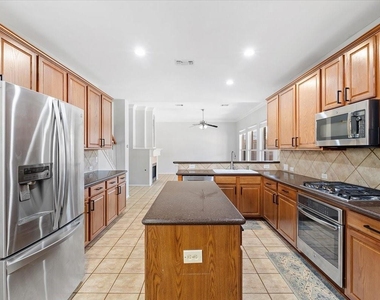 1121 London Drive - Photo Thumbnail 20