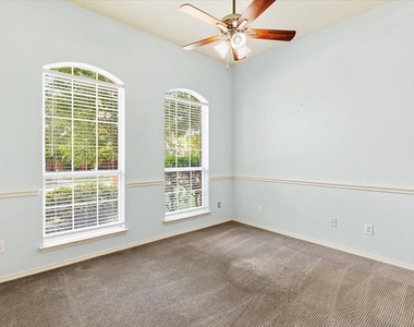 1121 London Drive - Photo Thumbnail 14