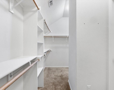 1121 London Drive - Photo Thumbnail 34