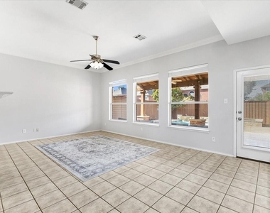 1121 London Drive - Photo Thumbnail 16