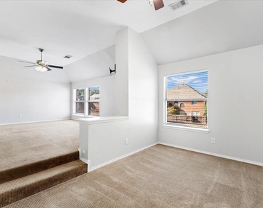 1121 London Drive - Photo Thumbnail 24