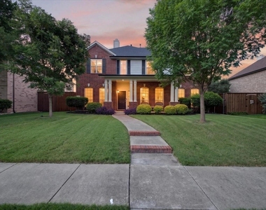 1121 London Drive - Photo Thumbnail 3