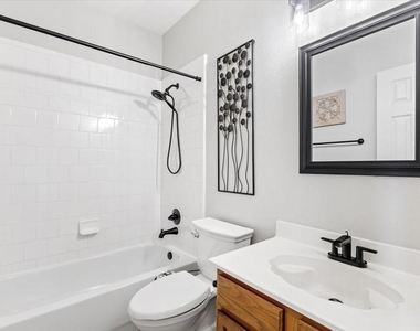 1121 London Drive - Photo Thumbnail 15