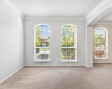 1121 London Drive - Photo Thumbnail 13