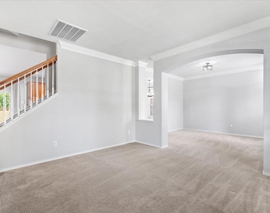1121 London Drive - Photo Thumbnail 9