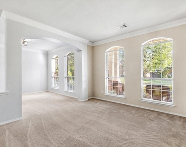 1121 London Drive - Photo Thumbnail 11