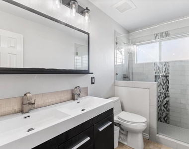 1121 London Drive - Photo Thumbnail 37