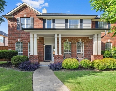 1121 London Drive - Photo Thumbnail 2