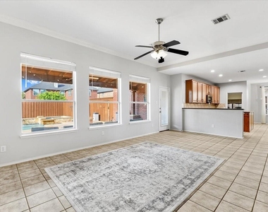 1121 London Drive - Photo Thumbnail 17