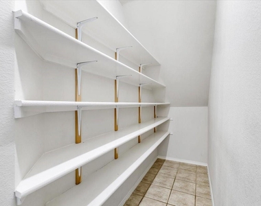 1121 London Drive - Photo Thumbnail 43