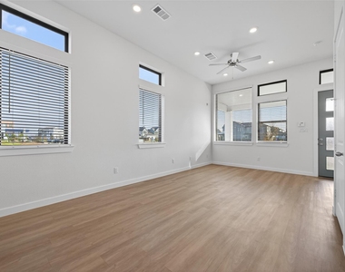 1213 Mercantile Street - Photo Thumbnail 10