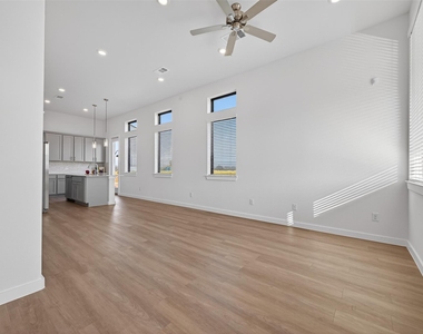 1213 Mercantile Street - Photo Thumbnail 8