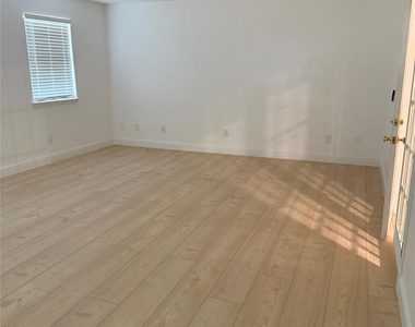 3207 E Heatherock Circle - Photo Thumbnail 8