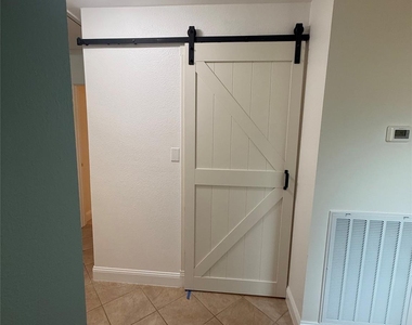 3207 E Heatherock Circle - Photo Thumbnail 13