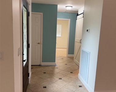 3207 E Heatherock Circle - Photo Thumbnail 2