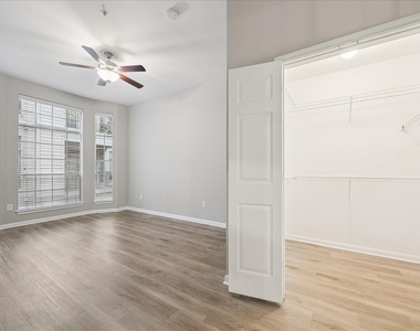 5353 Memorial Drive - Photo Thumbnail 5
