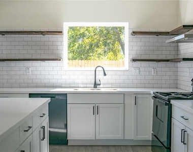 31727 Cypress Circle - Photo Thumbnail 3