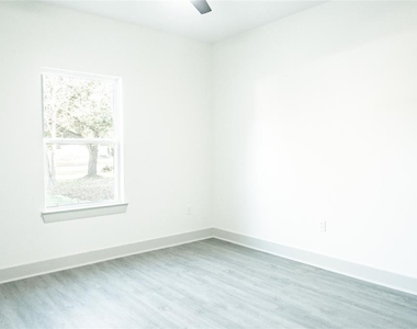 31727 Cypress Circle - Photo Thumbnail 4