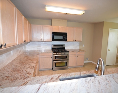3903 Brighton Springs Lane - Photo Thumbnail 8