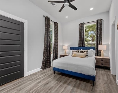 1015 Brooks Street - Photo Thumbnail 9
