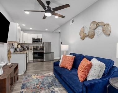 1015 Brooks Street - Photo Thumbnail 5