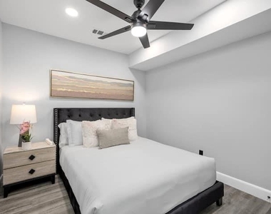 1015 Brooks Street - Photo Thumbnail 12
