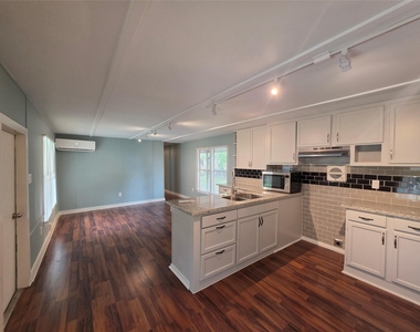 6426 W Bend Street - Photo Thumbnail 1