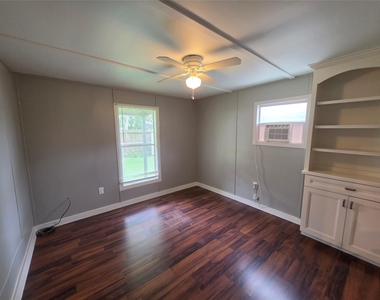 6426 W Bend Street - Photo Thumbnail 11