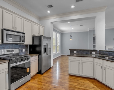 5724 Kansas Street - Photo Thumbnail 4