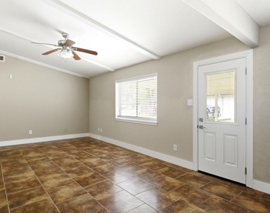 1511 Sungail Drive - Photo Thumbnail 12