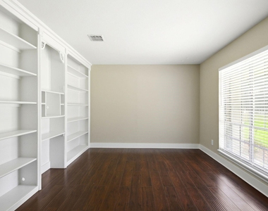 1511 Sungail Drive - Photo Thumbnail 8