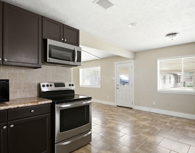 1511 Sungail Drive - Photo Thumbnail 15